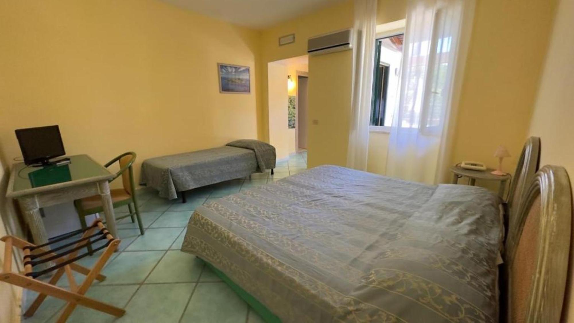 Hotel Oasi Castiglione Casamicciola Terme Номер фото