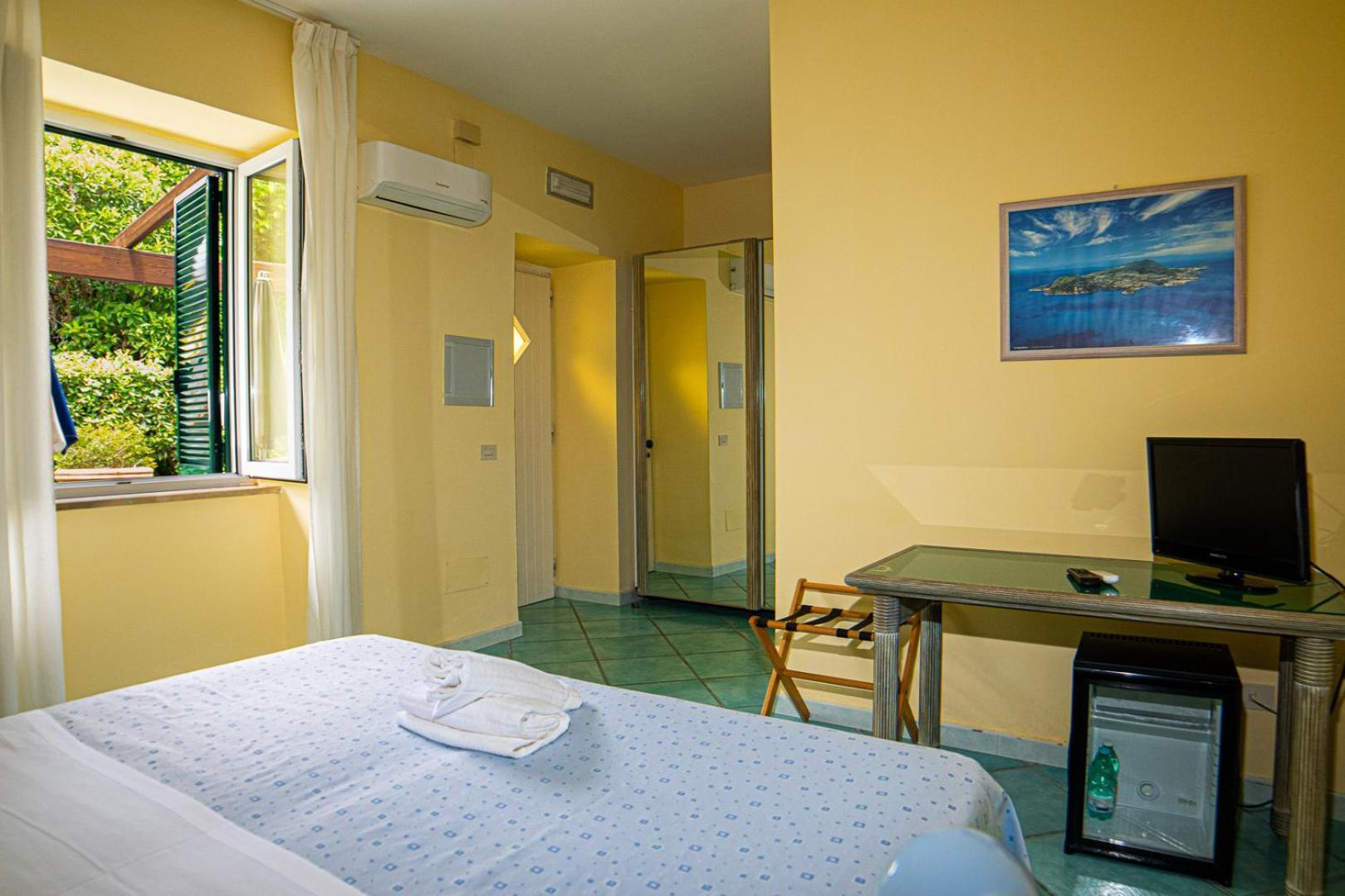 Hotel Oasi Castiglione Casamicciola Terme Номер фото
