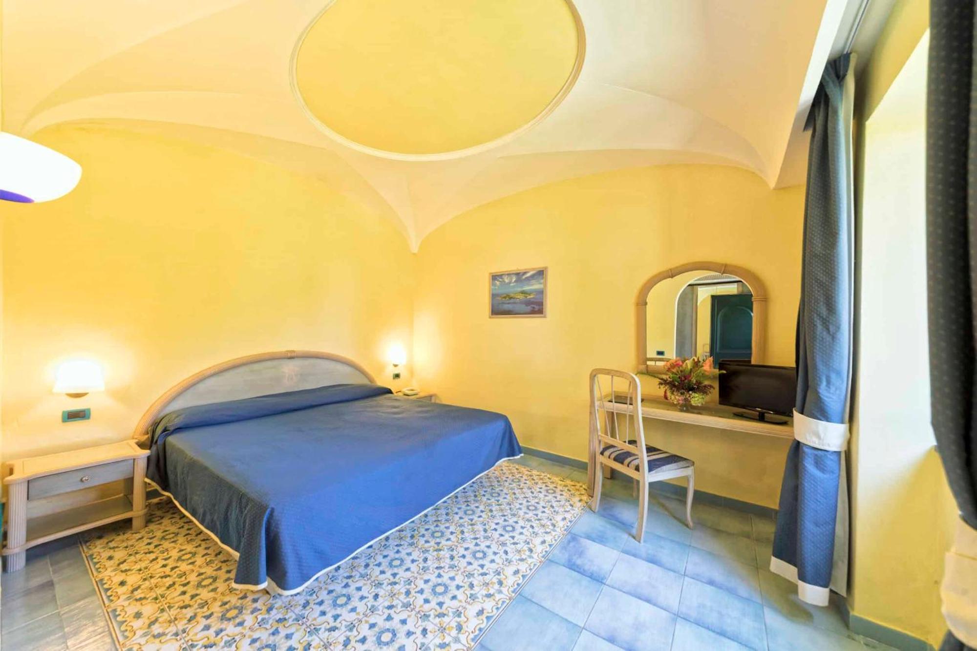 Hotel Oasi Castiglione Casamicciola Terme Номер фото